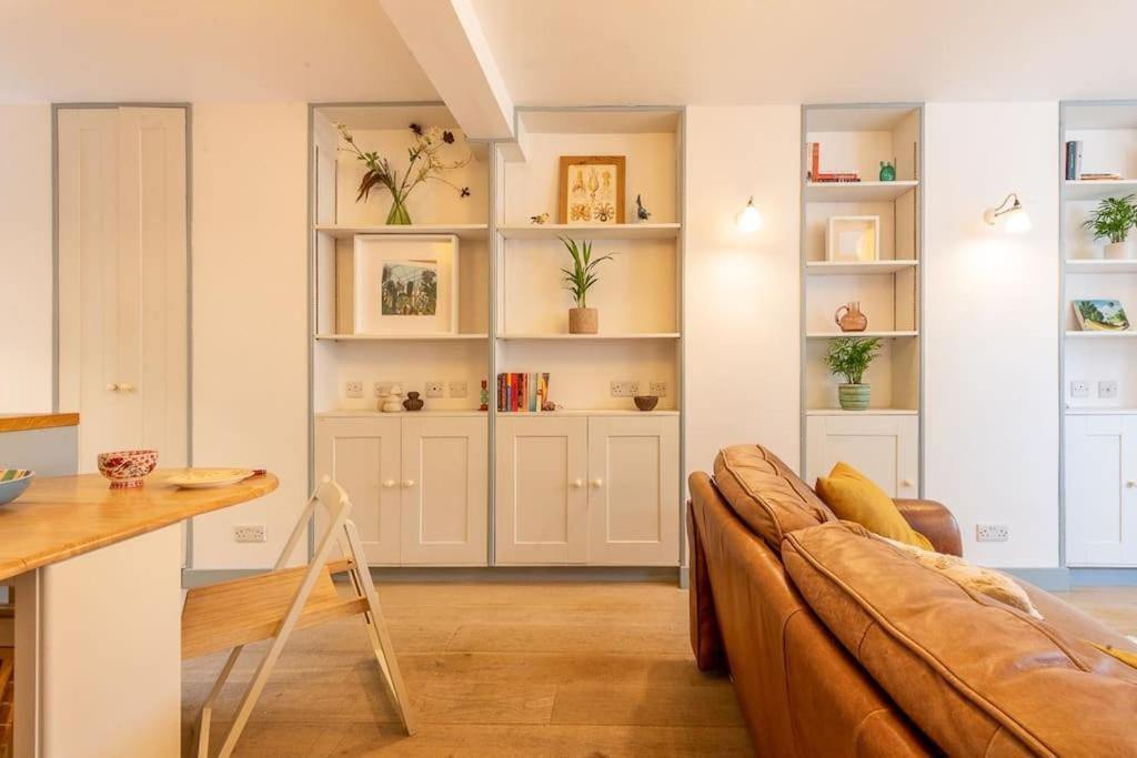 Lovely Self-Contained Basement Studio With Kitchen Londýn Exteriér fotografie